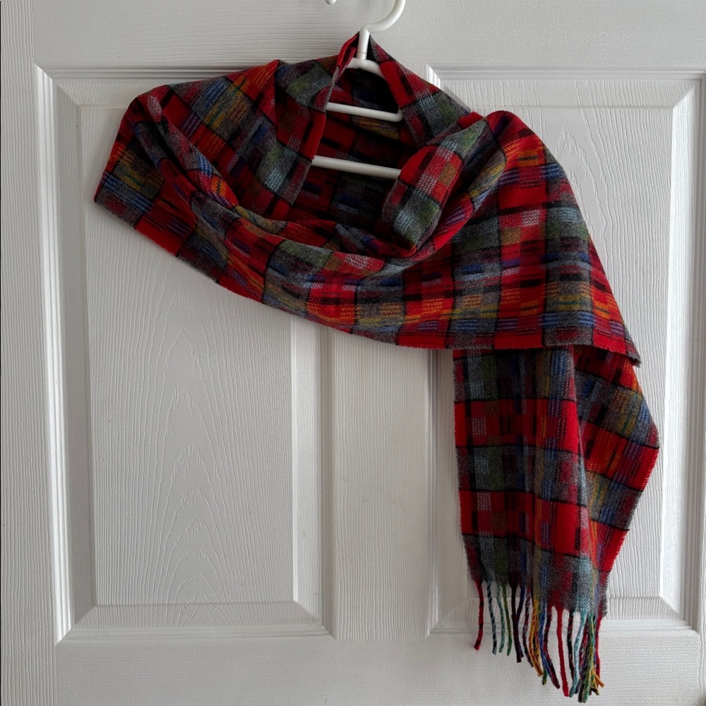 Made in Italy 100% lambswool scarf with cashmere finish. 12”X67” - Picture 3 of 4